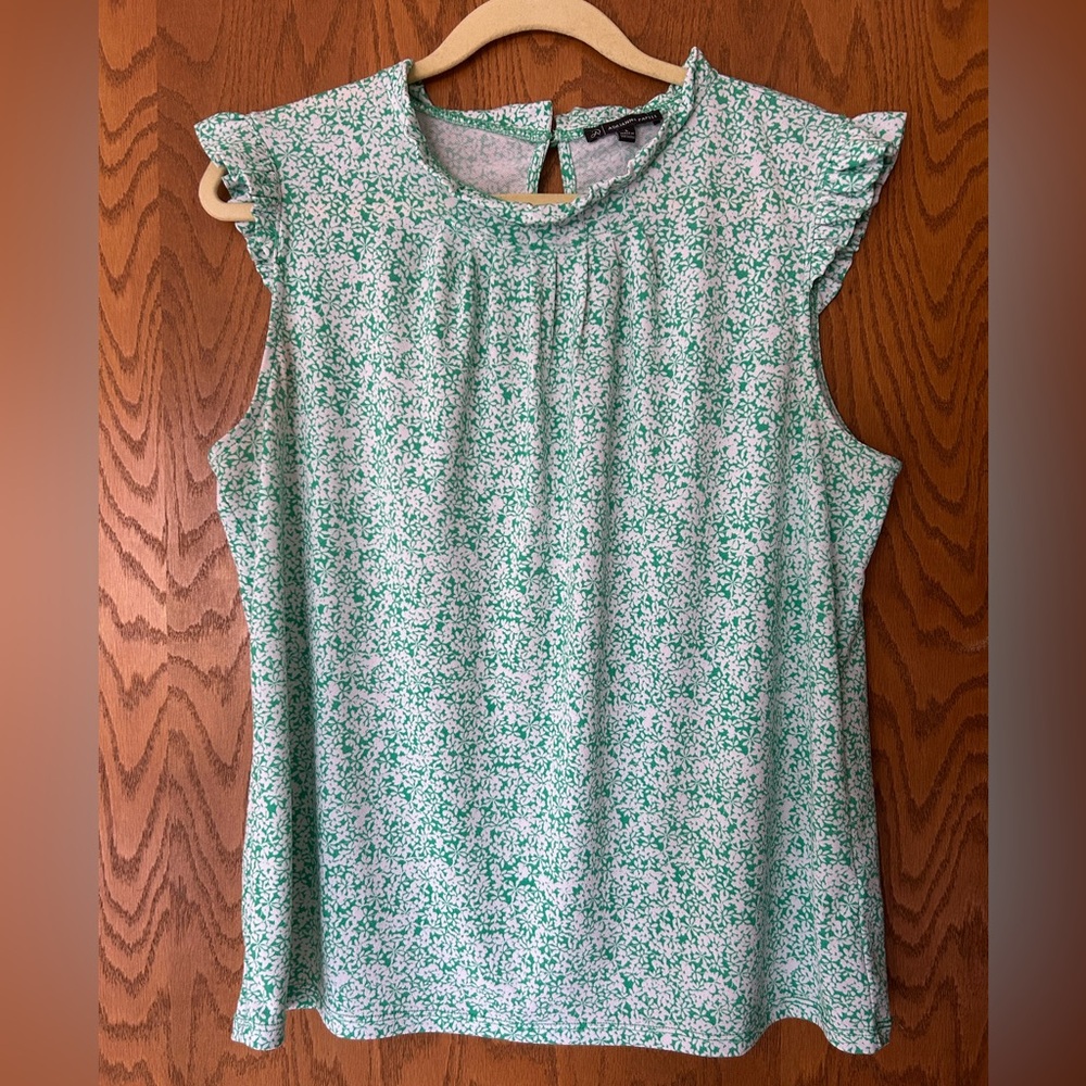 Adrianna Papell Green and White Floral Patterned Sleeveless Blouse